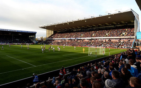 在硬仗中展 在硬仗中展